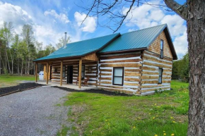 Cottontail Cabin with Hot Tub and wood fired Sauna